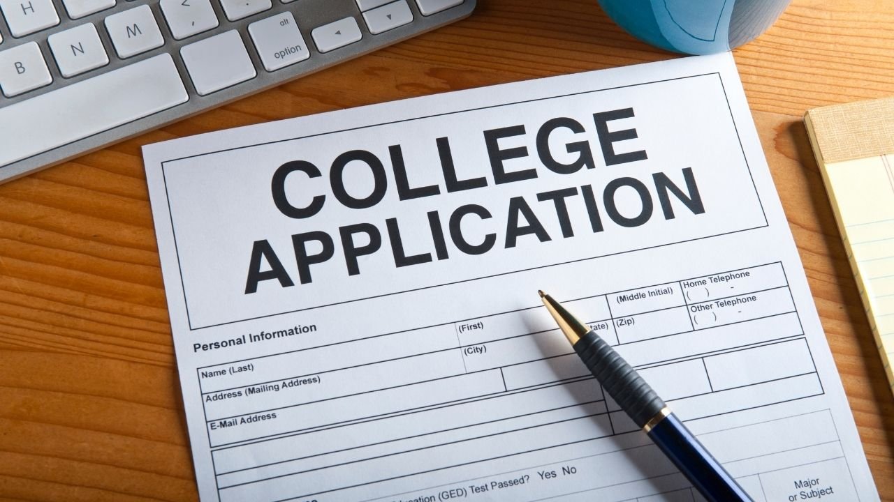 How to Write a Winning College Application Essay